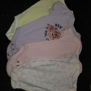 Lot of 4 baby onesie 3-6 months